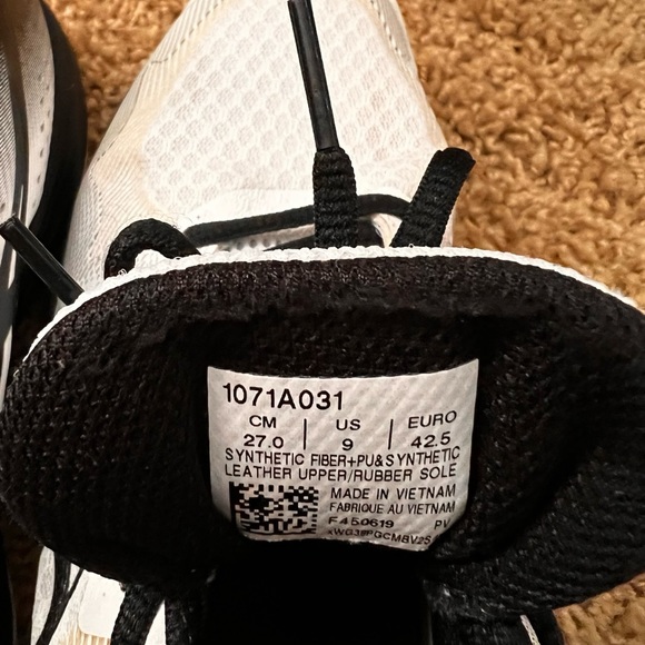 🤍🖤PRICE DROP 🤍🖤 Ladies Asics Gel-Tactic Athletic tennis shoes - Picture 3 of 4